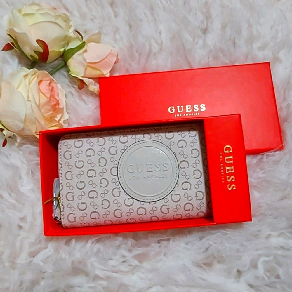GUESS Wallet